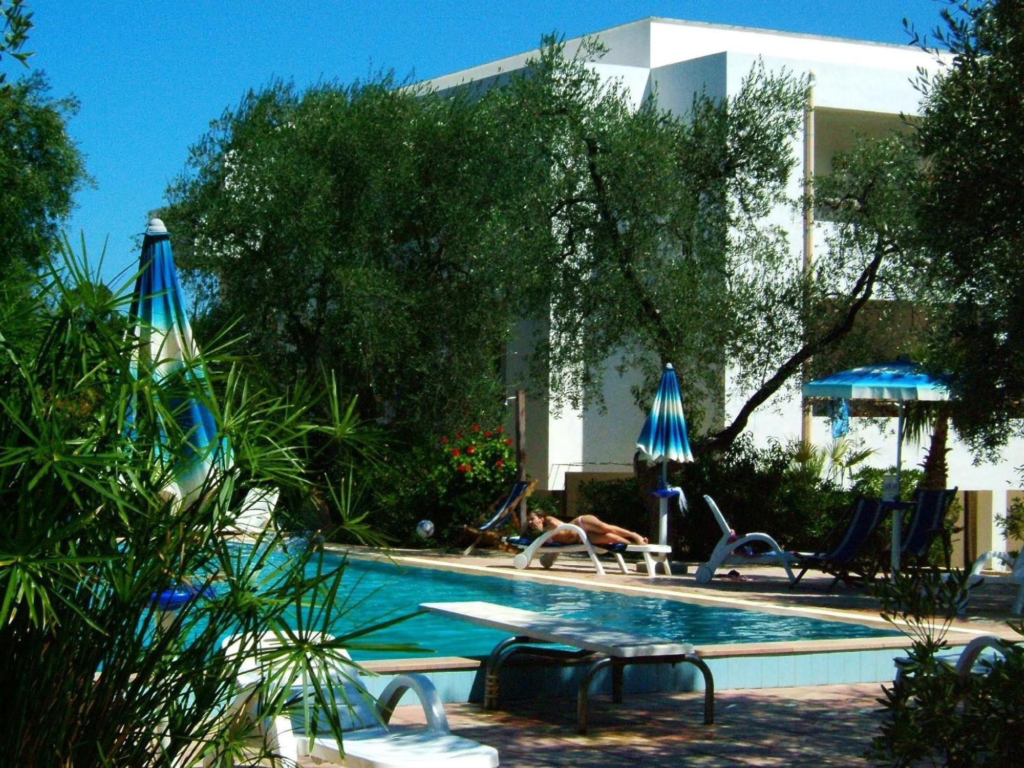 Residence Baia Del Gallo Vieste Exteriör bild